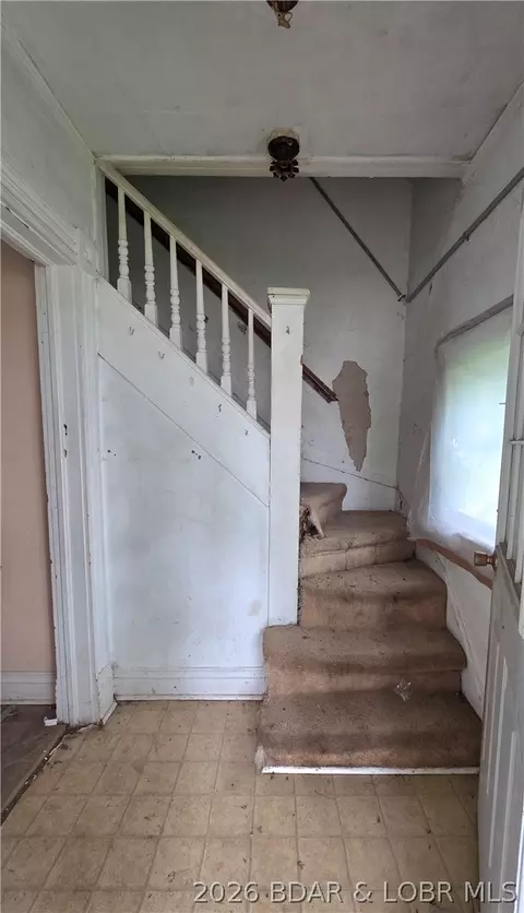 Entry Way - 214 S Grand Ave, Eldon, MO 65026 photo 1 of 2