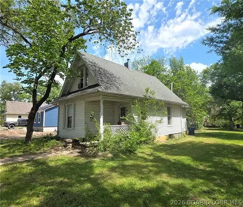 214 S Grand Ave, Eldon, MO 65026