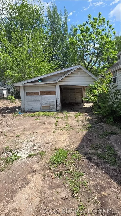 Exterior - 214 S Grand Ave, Eldon, MO 65026 photo 3 of 4