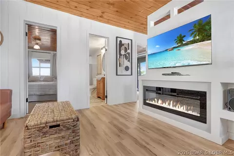 64 White Rock Ln, Sunrise Beach, MO 65079