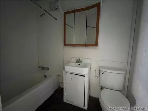 Bath - 309 Elm St, Stover, MO 65078 photo 1 of 1