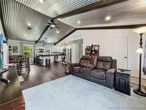 Entry Way - 203 W 7th St, Eldon, MO 65026 photo 2 of 4