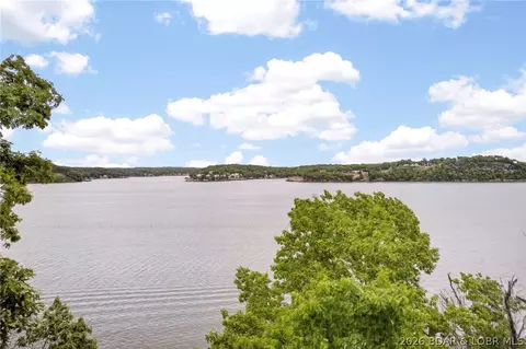 446 Crown Point Dr, Four Seasons, MO 65049