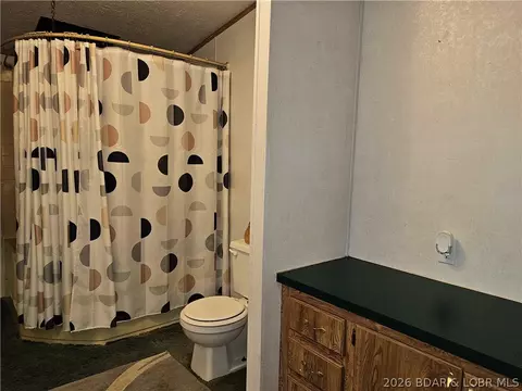 Bath - 28 Prater Rd, Eldon, MO 65026 photo 2 of 3