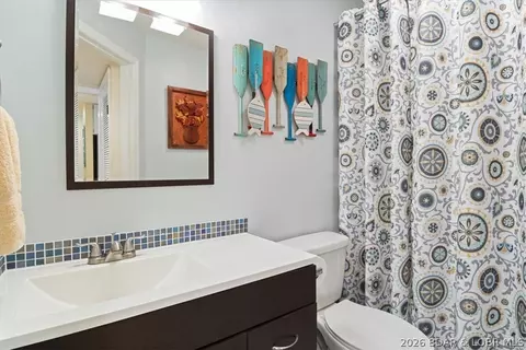 Bath - 601 Park Place Dr #2A, Kaiser, MO 65047 photo 2 of 2