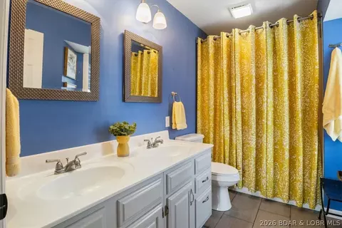 Bath - 601 Park Place Dr #2A, Kaiser, MO 65047 photo 1 of 2
