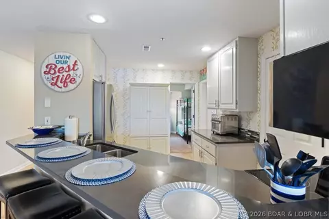 Kitchen - 601 Park Place Dr #2A, Kaiser, MO 65047 photo 4 of 5