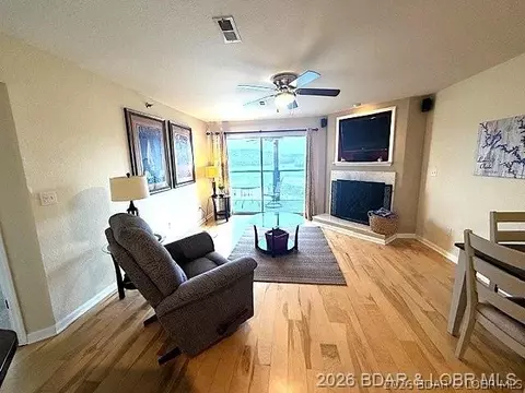 Living - 601 Park Place Dr #2A, Kaiser, MO 65047 photo 2 of 2