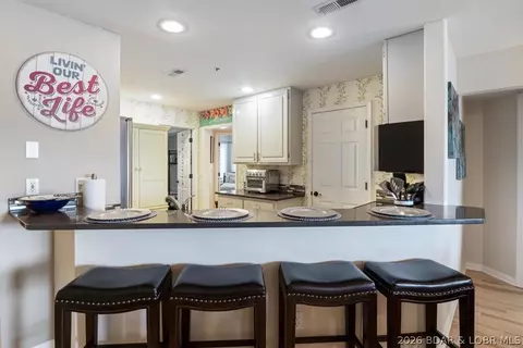 Kitchen - 601 Park Place Dr #2A, Kaiser, MO 65047 photo 3 of 5