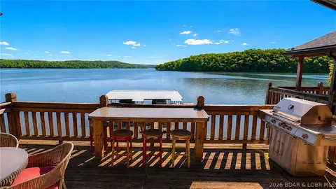 31501 Forthview Dr, Edwards, MO 65326
