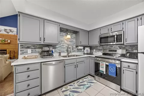 Kitchen - 23 Casa Ct, Roach, MO 65787 photo 2 of 4