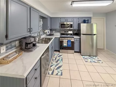 Kitchen - 23 Casa Ct, Roach, MO 65787 photo 2 of 2