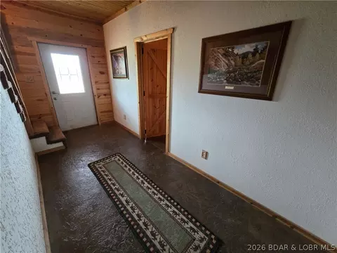 Entry Way - 27271 Little Buffalo Rd, Stover, MO 65078 photo 4 of 4
