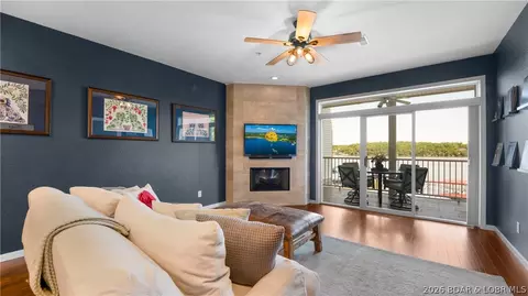 5450 Christopher Ln #412, Osage Beach, MO 65065