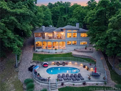 1453 Grand View Dr, Sunrise Beach, MO 65079