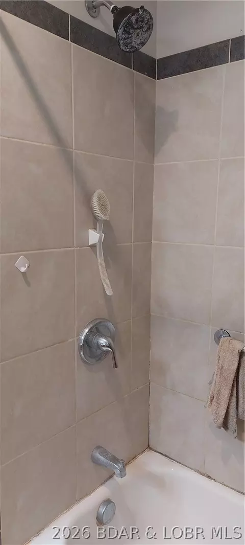 Bath - 206 Hill Dr, Stover, MO 65078 photo 6 of 8