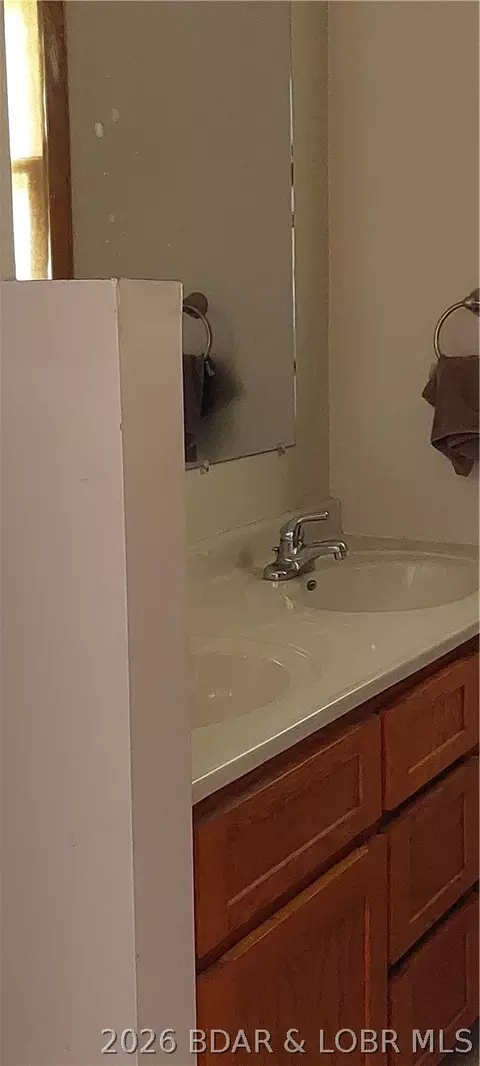 Bath - 206 Hill Dr, Stover, MO 65078 photo 3 of 8