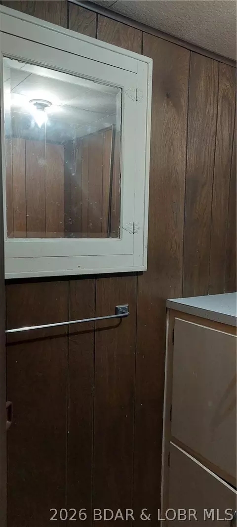 Bath - 206 Hill Dr, Stover, MO 65078 photo 8 of 8