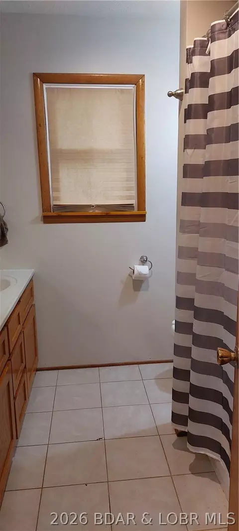 Bath - 206 Hill Dr, Stover, MO 65078 photo 2 of 8