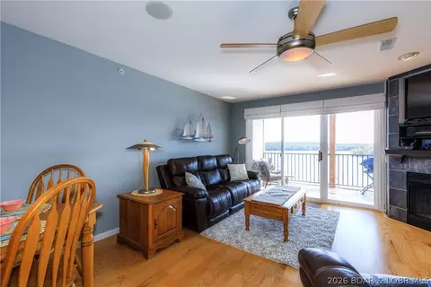 194 Park Place Ln #3G, Kaiser, MO 65047