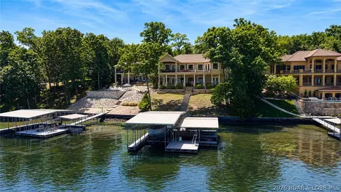 1135 Via Appia Dr, Sunrise Beach, MO 65079