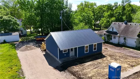 208 S Grand Ave, Eldon, MO 65026