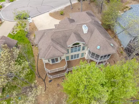 226 Royal Ct, Four Seasons, MO 65049