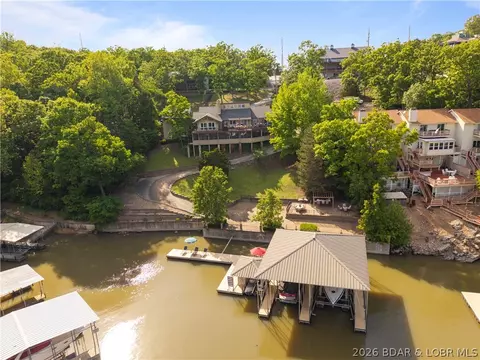 56 Black Hawk Ter, Lake Ozark, MO 65049