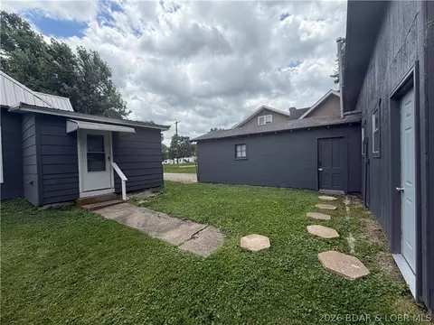 Exterior - 307 S Maple, Versailles, MO 65084 photo 10 of 10