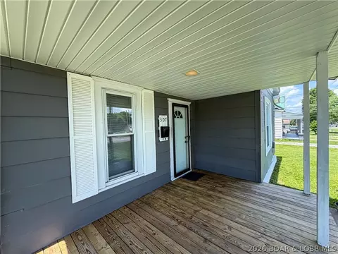 Exterior - 307 S Maple, Versailles, MO 65084 photo 5 of 10