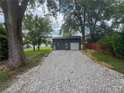 Exterior - 307 S Maple, Versailles, MO 65084 photo 7 of 10