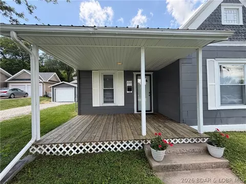 Exterior - 307 S Maple, Versailles, MO 65084 photo 9 of 10