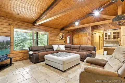 Living - 14616 Deer Run Rd, Henley, MO 65040 photo 3 of 4