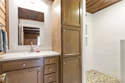 Bath - 14616 Deer Run Rd, Henley, MO 65040 photo 1 of 4