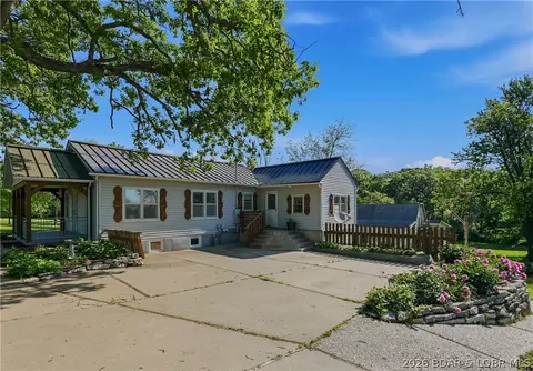1806 S Aurora St, Eldon, MO 65026