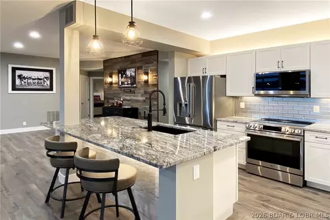147 Evergreen Condo Dr #1A, Sunrise Beach, MO 65079