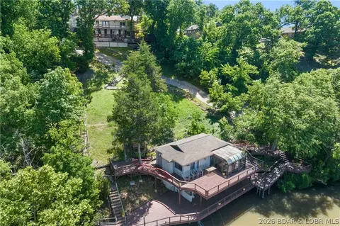 180 Borders Dr, Lake Ozark, MO 65049