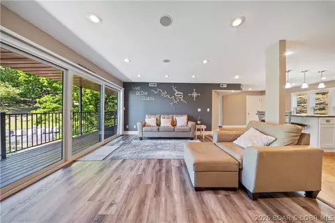 221 Circle Edge Dr #27-1B, Lake Ozark, MO 65049