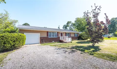 22 Lake Dr, Lebanon, MO 65536