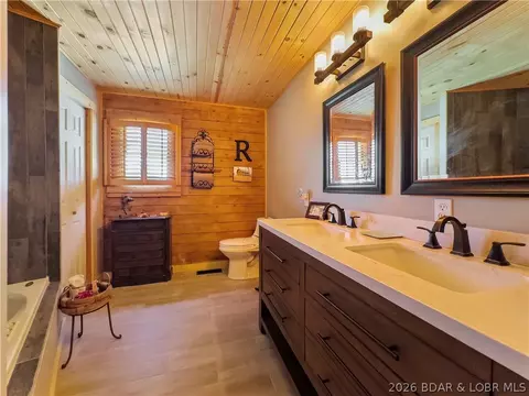 Bath - 270 Foggy Bottom Rd, Roach, MO 65787 photo 3 of 6