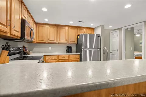 Kitchen - 4897 Bridgepointe Dr #441, Osage Beach, MO 65065 photo 3 of 4