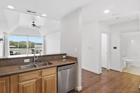 201 Marina Residence Dr #2D, Camdenton, MO 65020