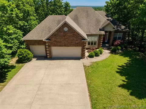 352 Duckhead Rd, Lake Ozark, MO 65049