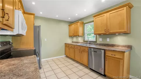 Kitchen - 422 Sunset Strip, Eldon, MO 65026 photo 2 of 2