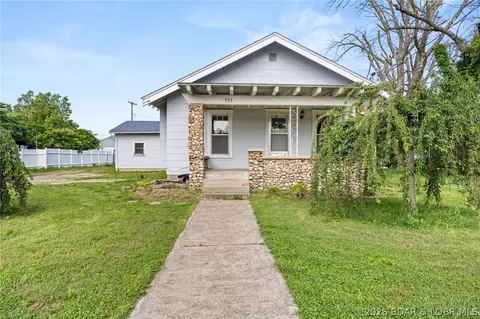 303 Hickory St, Stover, MO 65078