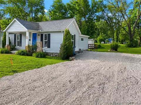 Exterior - 411 W North St, Eldon, MO 65026 photo 4 of 13