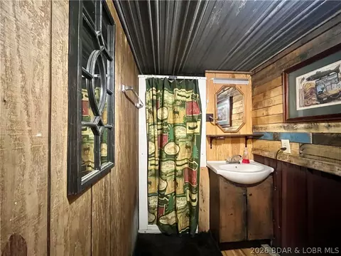 Bath - 28464 Possum Trot Rd, Stover, MO 65078 photo 2 of 2