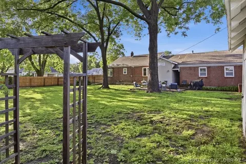 Exterior - 316 N Maple St, Eldon, MO 65026 photo 10 of 14