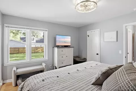 Bedroom - 316 N Maple St, Eldon, MO 65026 photo 5 of 9