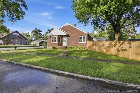 316 N Maple St, Eldon, MO 65026